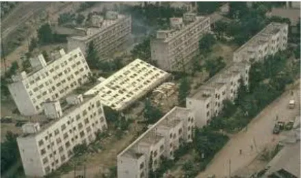 Gambar 2.5 Bangunan apartemen yang rubuh akibat likuifaksi   (Sumber : EQE international