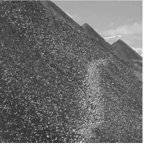 Gambar 3.4Batu Bara Batu bara terbentuk dari pengendapan  sisa-sisa tumbuhan dan bahan-bahan organik dalam waktu yang lama.