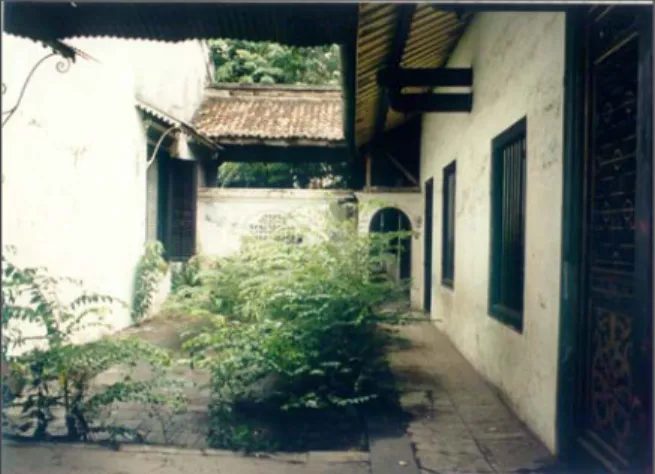 Gambar 13. Courtyard Samping (Dok-1995) 