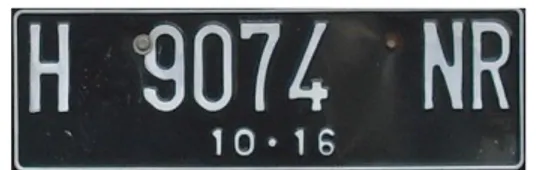 Gambar 1 adalah contoh dari plat nomor kendaraan Indonesia dengan kepemilikan  pribadi dan gambar 2 contoh plat nomor kendaraan Indonesia dengan kepemilikkan  pribadi yang baru