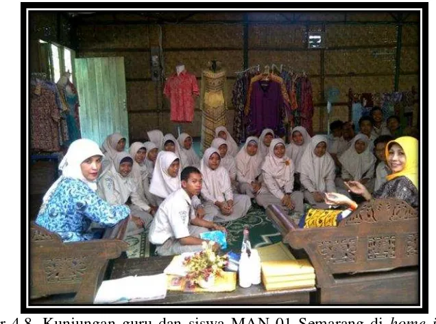 Gambar 4.8. Kunjungan guru dan siswa MAN 01 Semarang di  home industries 