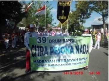 Gambar 4.5. Photo dokumentasi kegiatan drumband MI Jayan pada  17 Agustus tahun 2014 di kecamatan Karangan 79
