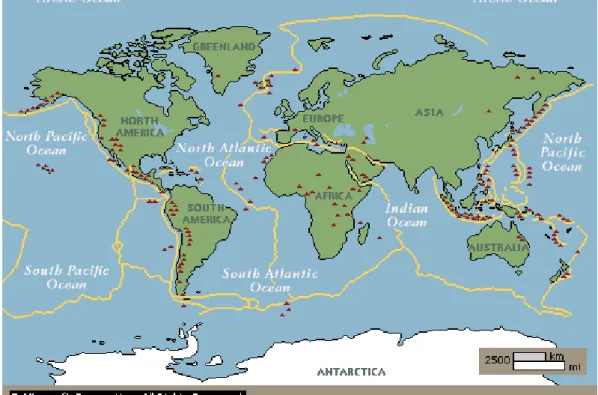 Gambar 2. Sebaran lempeng tektonik (garis kuning) dan gunung api (segitiga merah) di dunia 