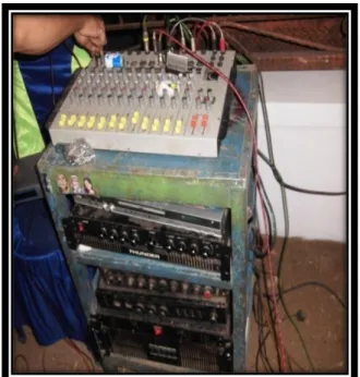 Gambar 10. Audio mixer yang digunakan saat acara   (Foto: Fani Nuruz Zaman, Lebaksiu, Mei 2013) 