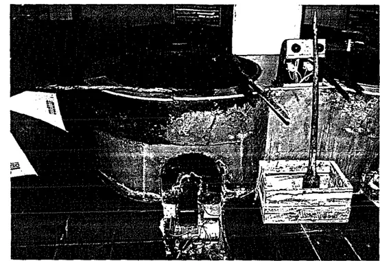 Gambar  3.  Alat pengaduk dodol tradisional, dengan tungku  api yang telah menggunakan gas elpiji