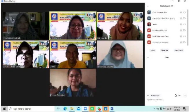 Foto 1 : Teleconference via ZOOM Dosen Prodi Bahasa Inggris dengan peserta dan  panitia di lokasi kegiatan  