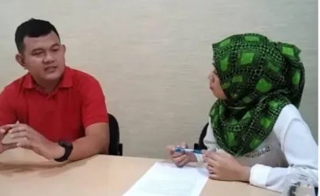 Foto 4. Wawancara dengan Bp. ZK (inisial) selaku nasabah di Bank Syariah  Kotabumi 