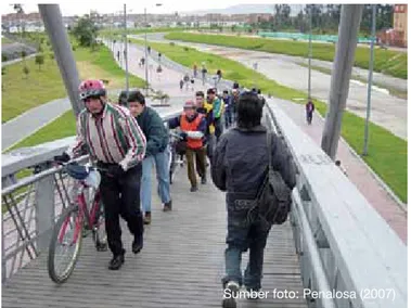 Gambar 4.11: Jalur khusus pejalan kaki dan  pesepeda di Bogota