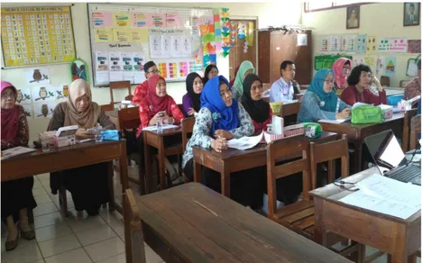 Gambar 3. Mitra IbM sedang mengikuti workshop unggah ungguh basa  Jawa 