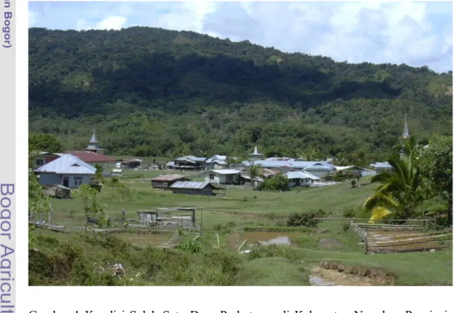 Gambar  1  Kondisi  Salah  Satu  Desa  Perbatasan  di  Kabupaten  Nunukan  Propinsi  Kalimantan Timur