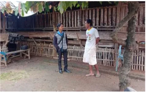 Foto 3. Wawancara dengan Bapak Parmidi,   selaku Peternak Kambing Etawa di Desa Sumberrejo 