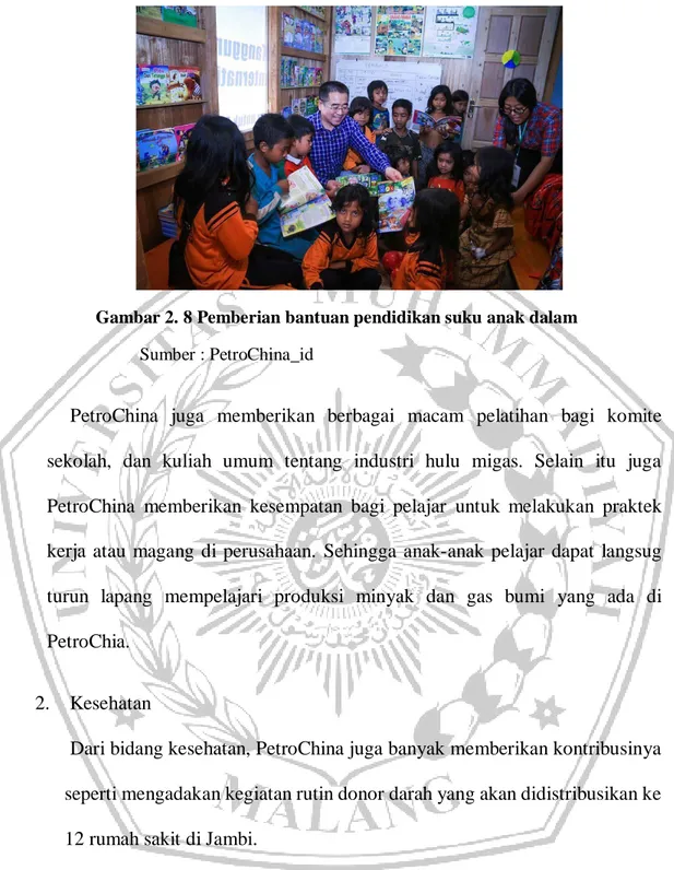 Gambar 2. 8 Pemberian bantuan pendidikan suku anak dalam  Sumber : PetroChina_id