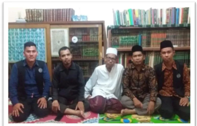 Gambar 1. Poto bersama setelah melakukan wawancara. Dari  kiri : Marataon Ritonga, Ahmad Fauzi, Bambang Eko Lasmadi (Ketua  RHI SUMUT), Arwin Juli Rakhmadi Butar-Butar, M.Hidayat  (Penulis).