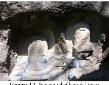 Gambar 3.2. Pahatan relief bentuk Lingga  (Dokumentasi: Sulfahri, 19 Mei 2019) 