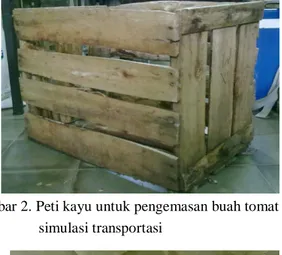 Gambar 2. Peti kayu untuk pengemasan buah tomat selama  simulasi transportasi 