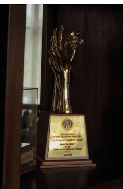Gambar 2.7 Bros “Kalosara” sebagai Karya Kriya Unggulan Terbaik Kategori  Logam, Dekranas Award 