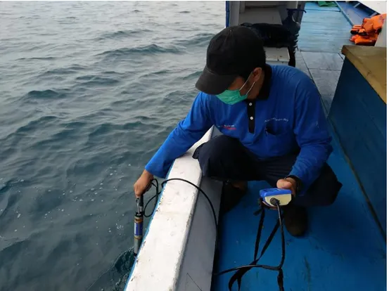 Gambar 2. 7. Pengukuran kualitas perairan Pulau Cemara Besar 