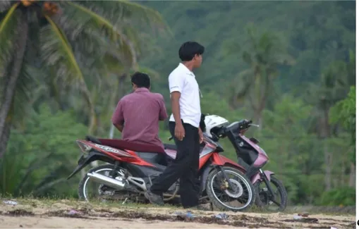 Gambar 5.2 Satpam Pantai di Pantai Kuta Lombok  Sumber: Dokumen Peneliti, 2014 