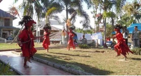 Foto 3.  Tari Tradisional Kabasaran sebagai Atraksi Budaya.