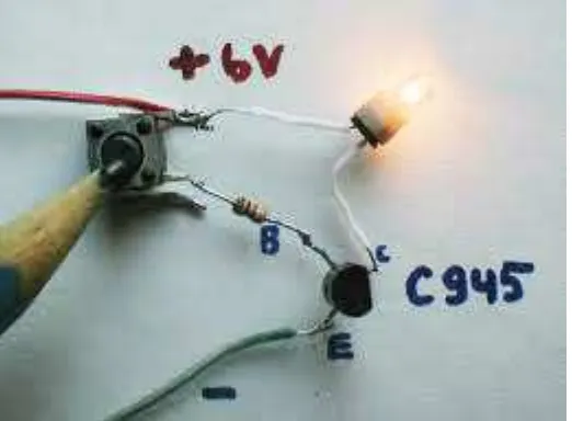 Gambar 2.15 Rangkaian Sederhana Transistor 