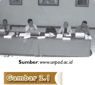 bertugas mencatat seluruh kegiatan dalam diskusi (dapat dirangkap oleh sekretaris). Moderator bertugas mengatur jalannya kegiatan Gambar 2.1