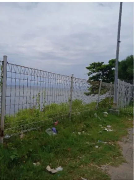 Gambar 3.4 Sampah di pesisir pantai dekat dermaga Pulau  Karimunjawa 