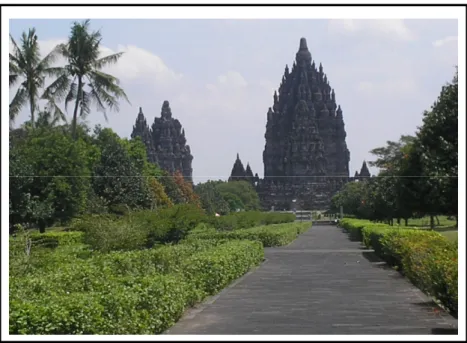 Gambar Candi Prambanan sebelas bulan pasca gempa. 