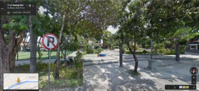 Gambar 2. Suasana Taman Kota yang akan diintegrasi- diintegrasi-kan dengan Pusat PKL (Sumber: Googlemap) 