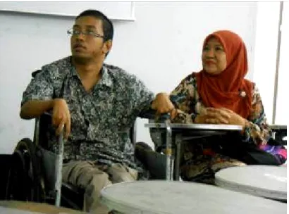 Gambar  6. Foto  Bapak  Ahmad  Fauzi  M.Hum.  dan  Ibu  Lilik  Ghoniyah  Sofyan  S.Pd