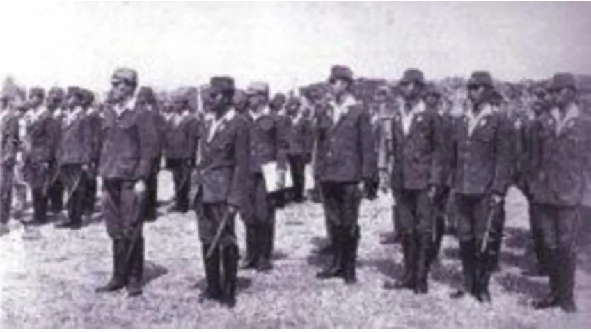 Gambar III. 21 Tentara PETA berbaris  Sumber: https://bit.ly/2YVzPhk 