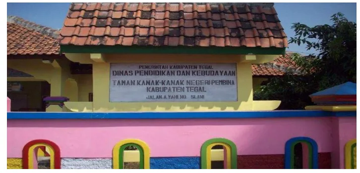 Gambar 1. Lokasi Penelitian di TK Negeri Pembina Slawi Jl. Ahmad Yani No. 52 Procot, Slawi Kabupaten Tegal.( Foto : Slamet Dwi Haryanto, Maret 2013 ) 