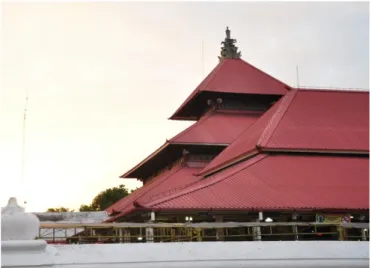 Gambar 6.1. Bangunan Induk dan Serambi Masjid Gedhe Kauman  (Sumber: Dokumentasi Pribadi) 