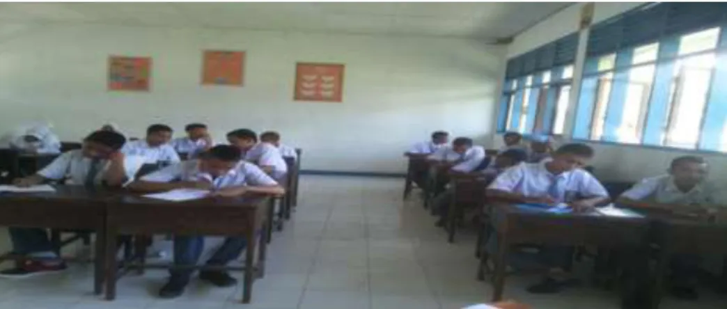 Gambar 3. Kegiatan Pretest Kelas Eksperimen  