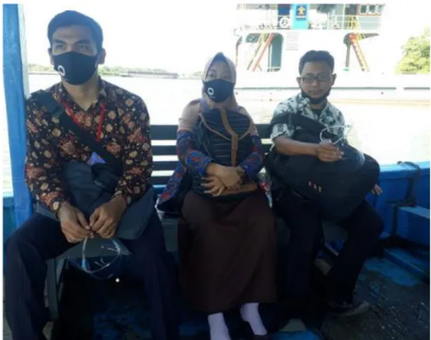 Gambar 2 . Perjalanan Menggunakan Perahu Ke  Nusa Kambangan 