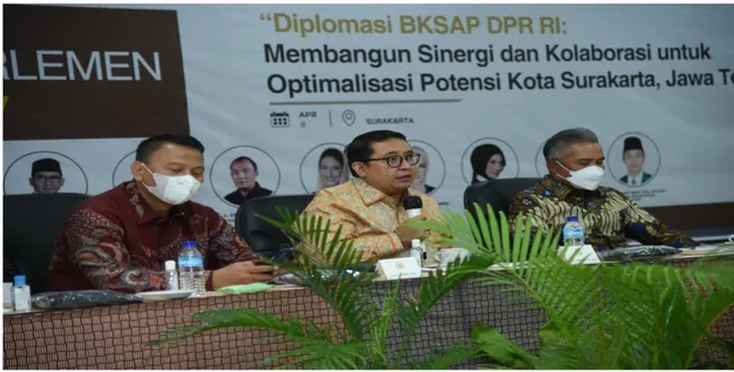 Foto 2: Ketua BKSAP DPR RI Dr. Fadli Zon, S.S., M.Sc menjelaskan tentang fungsi DPR  modern dan fungsi BKSAP DPR RI