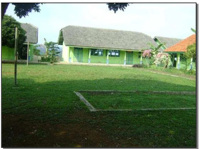 Gambar 4.16. Lapangan di SMP Negeri 3 Doro  (Sumber: Dokumentasi peneliti) 