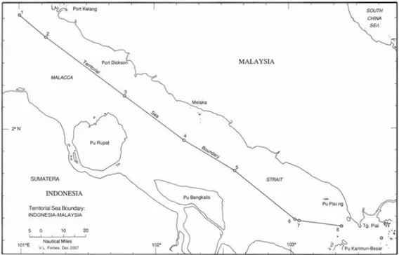 Gambar  I.1.  Batas  laut  teritorial  antara  Indonesia  dan  Malaysia  berdasarkan  perjanjian  27  Oktober 1969 (Forbes, 2014) 