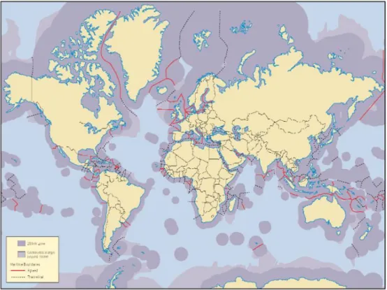 Gambar I.6. Batas 200 mil laut dan batas maritim di dunia (Carleton &amp; Schofield, 2002)  UNCLOS  mengatur  beberapa hal penting terkait  ZEE, misalnya tentang  lebar  maksimal ZEE yang dapat diklaim oleh sebuah negara, yaitu tidak melebihi 200 mil 