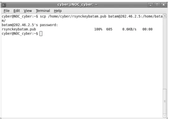 Gambar 4.6 Transfer public key (rsynckeybatam.pub) menggunakan   scp dari backup server Cyber ke backup server Batam 