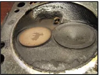 Gambar 1.2 Contoh penumpukan kerak karbon pada kepala silinder 
