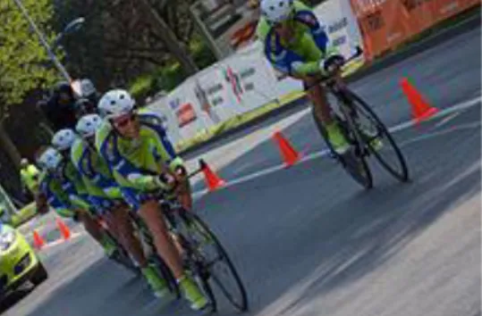Gambar 1. Suatu tim pengendara sepeda sedang  melakukan rotasi dalam Team Time Trial [4]