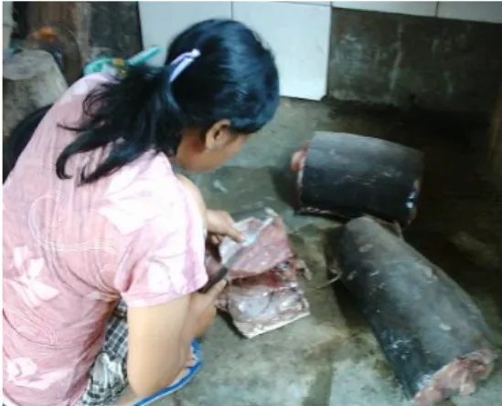Gambar 3.2. Proses Penyiangan daging Ikan Marlin 