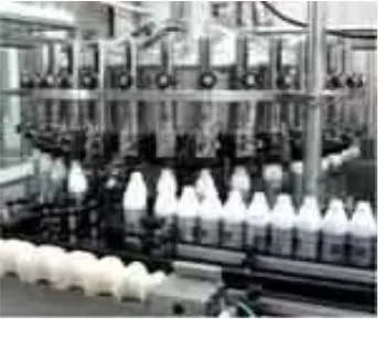 Gambar 6.6 Pengisian produk dalam kemasan botol dengan teknik rotary vacuum filler. 