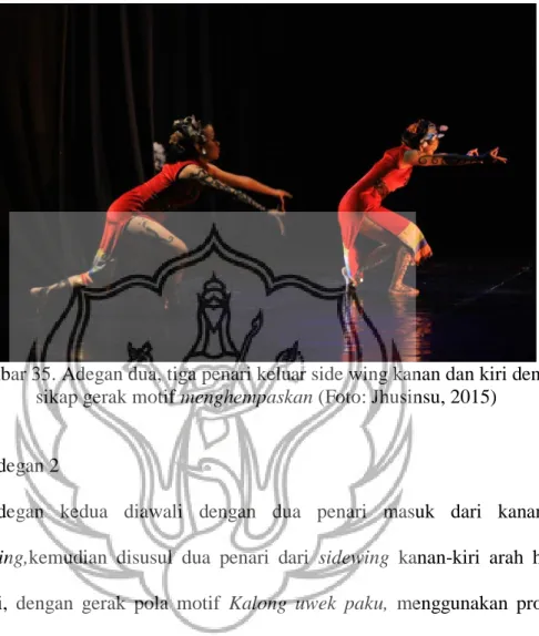 Gambar 35. Adegan dua, tiga penari keluar side wing kanan dan kiri dengan  sikap gerak motif menghempaskan (Foto: Jhusinsu, 2015) 