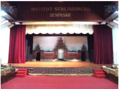 Gambar 4. Stage Prosenium  ( Dokumen: Sariada, 2010) 
