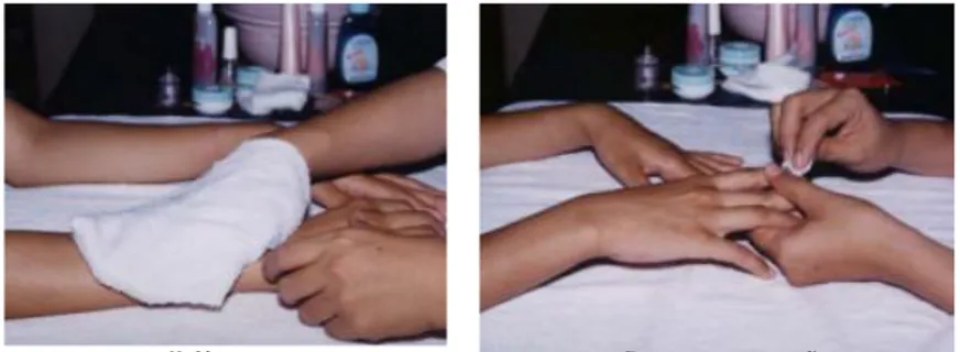Gambar  2.1  Membersihkan  Tangan, Kuku dan Cat Kuku  c.  Mendiagnosis tangan dan kuku