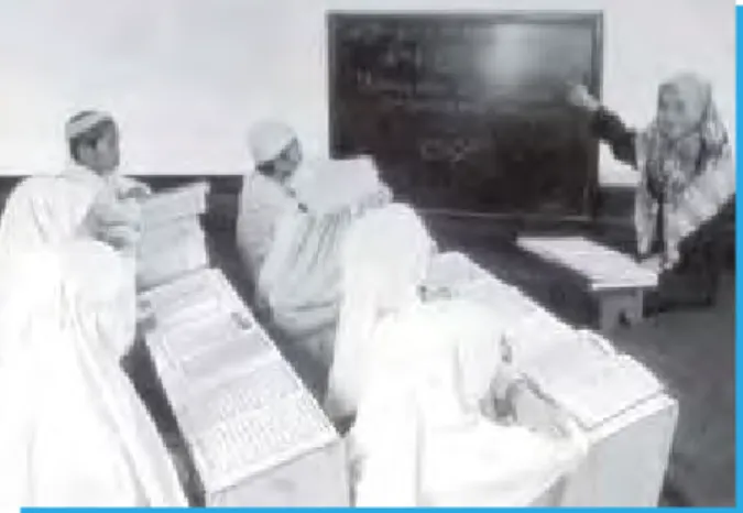 Gambar 1.1 Mengkaji Al-Qur’an