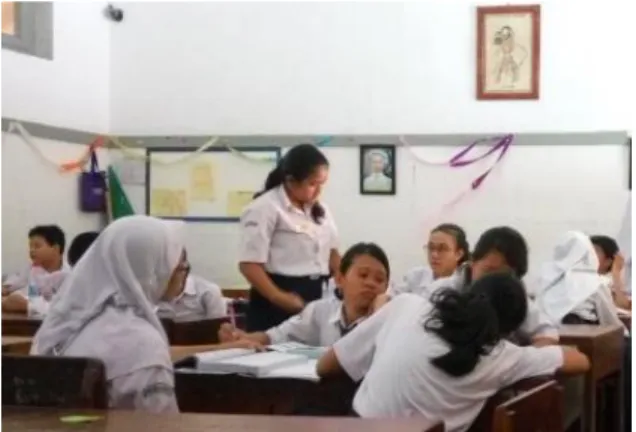 Gambar 3. Siswa Berdiskusi 
