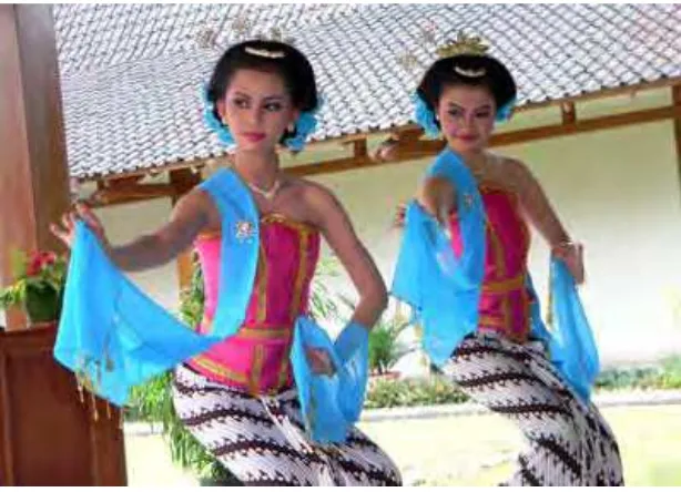 Gambar 40. Tari Gambyong merupakan tari tunggal  dari Surakarta http://www.eboza.com/pelajaran/tarian-tradisional-indonesia.html 