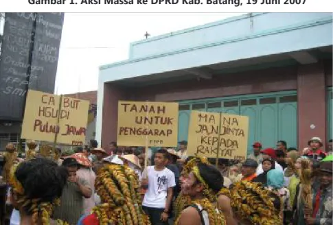 Gambar 1. Aksi Massa ke DPRD Kab. Batang, 19 Juni 2007
